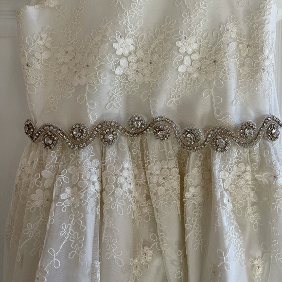 Flower girl dress with Skirt to buffet up, and a tiara goes with it - Picture 11 of 15